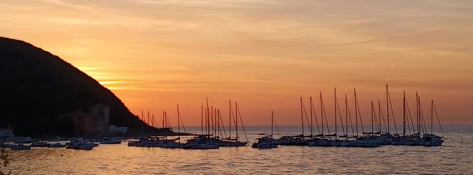 A Casa Di Berna E Tere Lägenhet Venturina Terme Exteriör bild